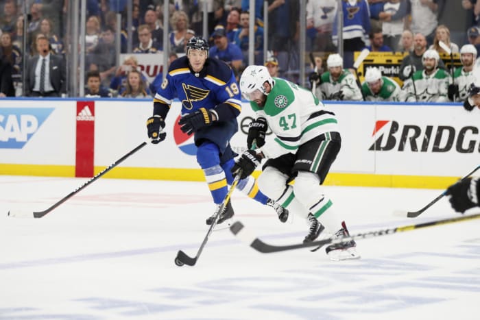 The Stars' Alexander Radulov experienced coronavirus-like symptoms, but tested negative.